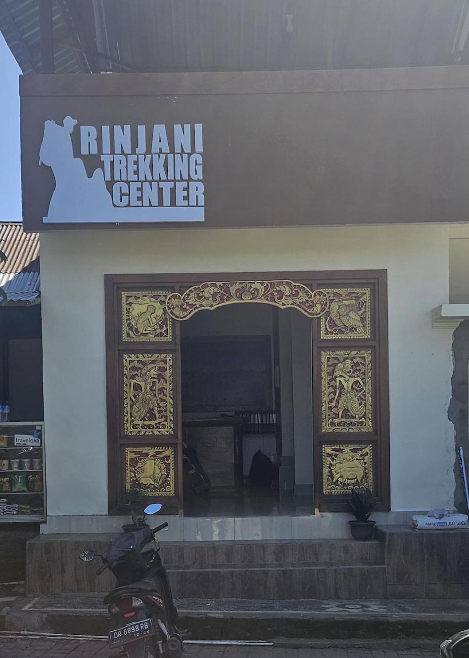 Отель Rinjani Trekking Center Сенару Экстерьер фото